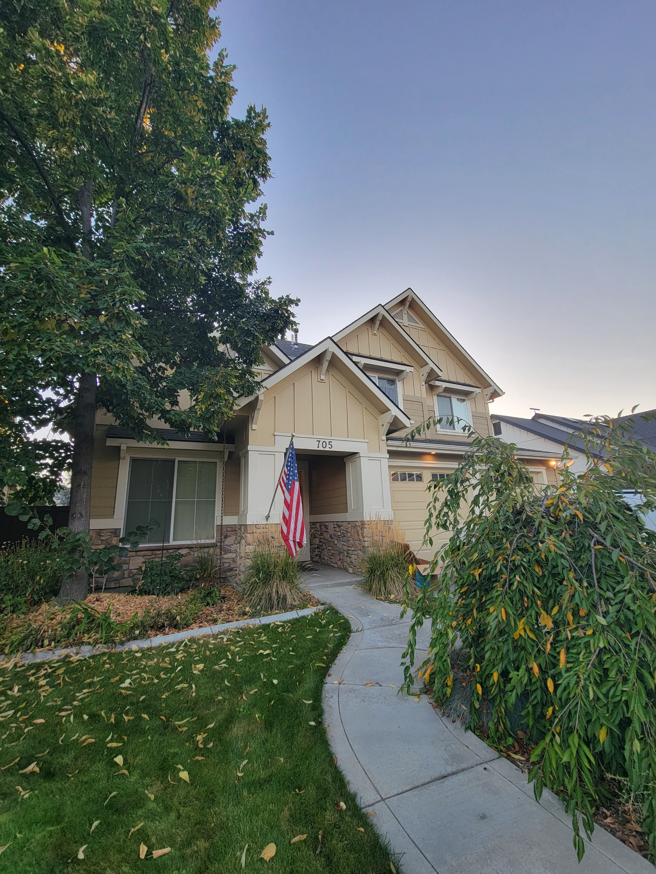 705 West Cagney Street