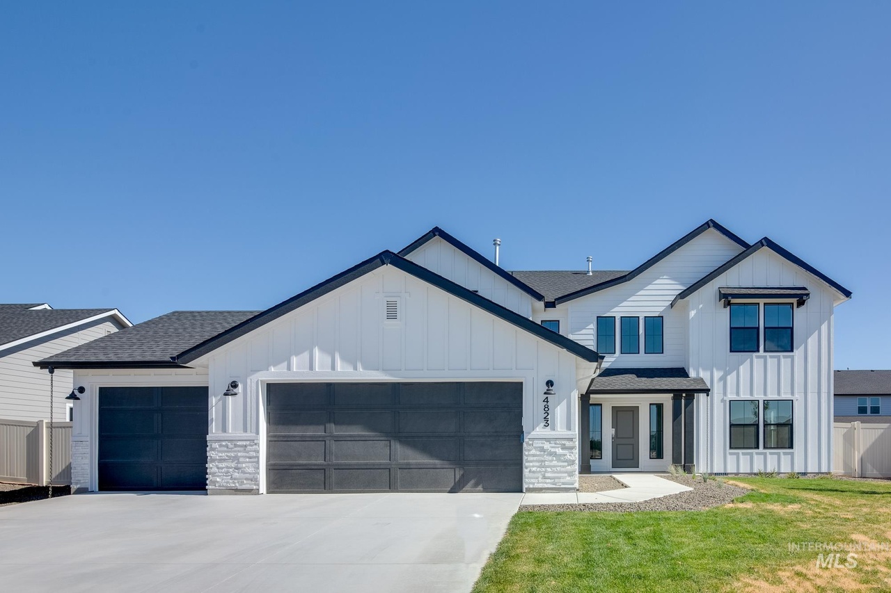 4823 Fire Opal Street